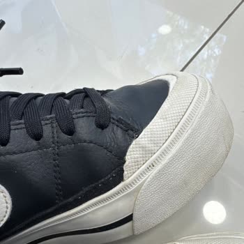 Sportive Mağazasından Aldığım Nike Ayakkabıdaki Çıkmayan Lekeler