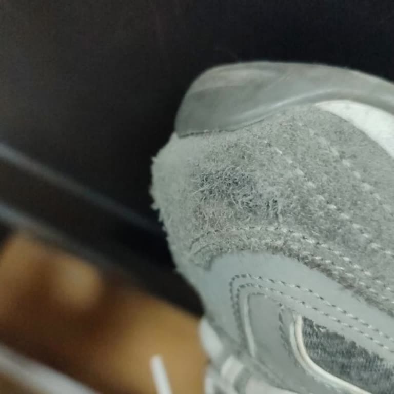 Skechers Ayakkabıda Süet Bölümde Delik Ve Yetersiz Müşteri Hizmeti