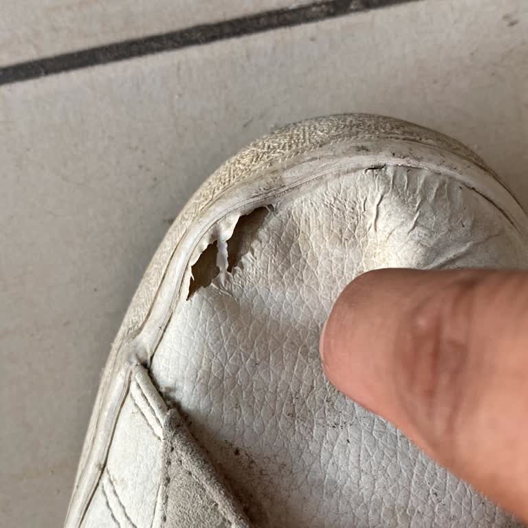 Zapatos H&M, problemas de calidad con cuero pelándose en 6 meses