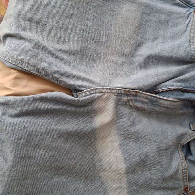 Experiencia negativa en H&M, jeans defectuosos y mal manejo de devolución