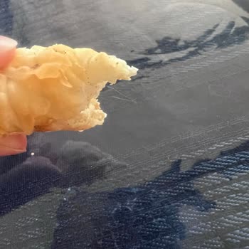 Aro Market'ten Alınan Börekten Çıkan Kıl Şoku
