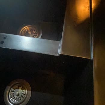 Granelit Mutfak Evyesinde Çatlaklar Oluşmuş