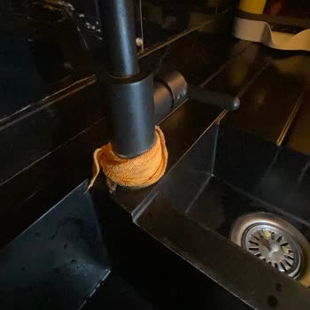 Granelit Mutfak Evyesinde Çatlaklar Oluşmuş