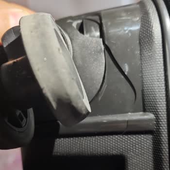 Kırılmaz Denilen Valiz İlk Kullanımda Kırıldı