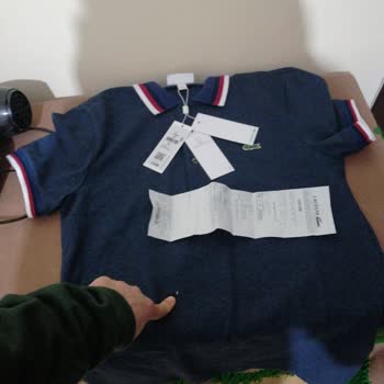 Lacoste Mağazasında Üretim Hatası Ve Destek Eksikliği