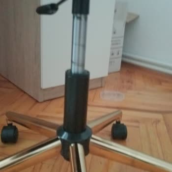 Sandalye Deposu: Hayal Kırıklığı Ve Tehlikeli Ürün Deneyimi