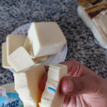 BİM Aknaz Kaşar Peynirinde Yabancı Cisim Şoku