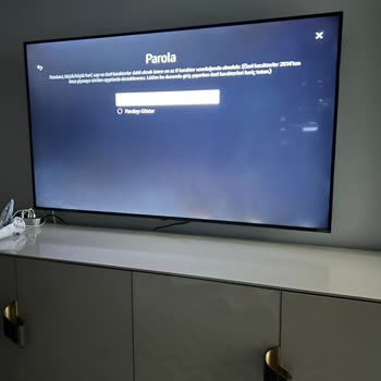 Yeni LG Nanocell TV'de Işık Sızması Ve Renk Dalgalanması Sorunu