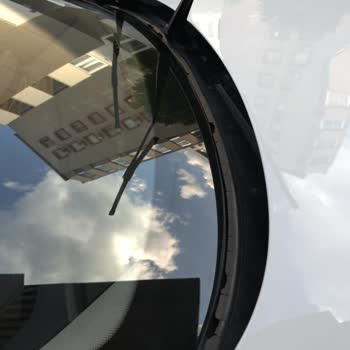 BMW Ön Cam Fitili Sorunu: Premium Markaya Yakışmayan Parça