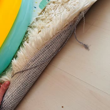 Zara Halısının Tabanı Sökülüyor, Bebek İçin Tehlike Arz Ediyor