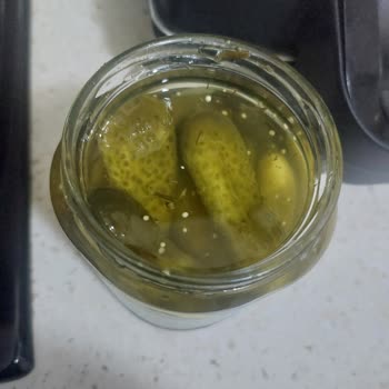 Kühne Turşu: Açınca Mide Bulandıran Koku