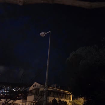 Karanlık Sokakta Tehlikeli Yürüyüş: Yanmayan Lamba Sorunu