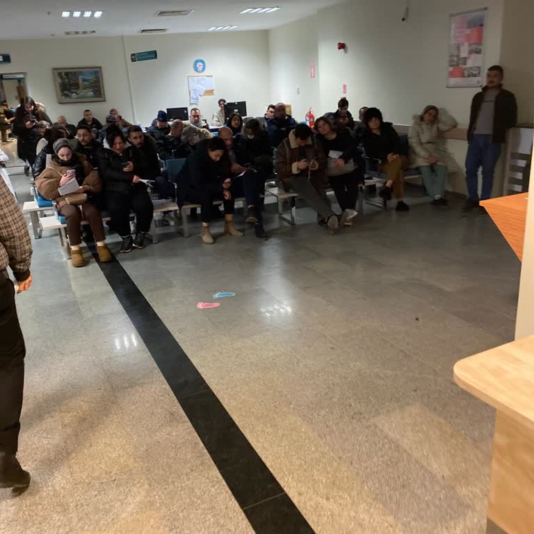 Acil Serviste Saatlerce Beklemek Zorunda Kaldım