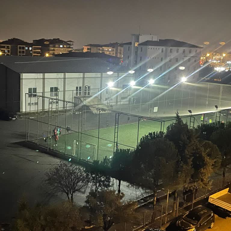 Açık Halı Saha Gürültüsü: Öğrencilerin Dikkati Dağılıyor