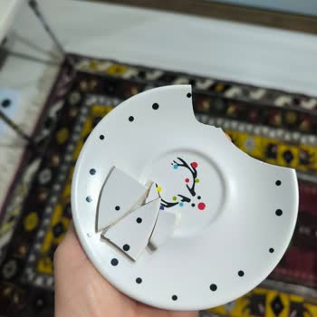 Kırık Fincan Takımı Ve Yetersiz Müşteri Hizmeti