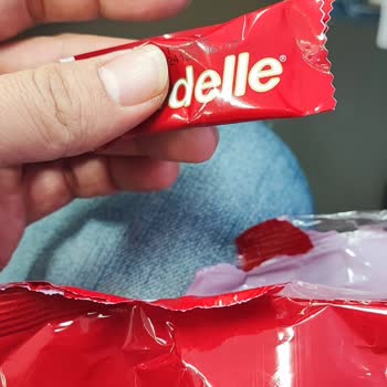 Aldığım Çikolata Paketinden Boş Çikolatalar Çıktı