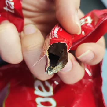 Aldığım Çikolata Paketinden Boş Çikolatalar Çıktı