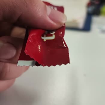 Aldığım Çikolata Paketinden Boş Çikolatalar Çıktı