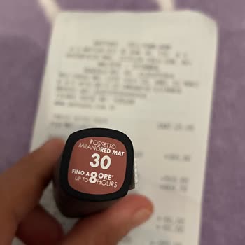 Yanıltıcı Ruj Rengi Ve Eksik Hizmet