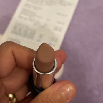 Yanıltıcı Ruj Rengi Ve Eksik Hizmet