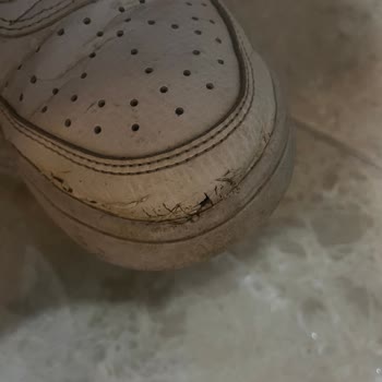 Orijinal Ayakkabının Hızla Yırtılması Şaşkınlık Yarattı