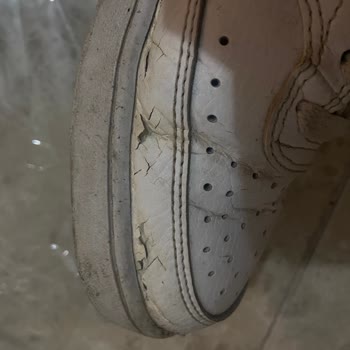 Orijinal Ayakkabının Hızla Yırtılması Şaşkınlık Yarattı