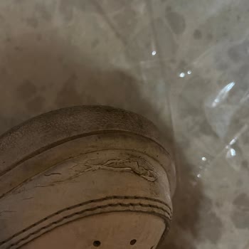 Orijinal Ayakkabının Hızla Yırtılması Şaşkınlık Yarattı