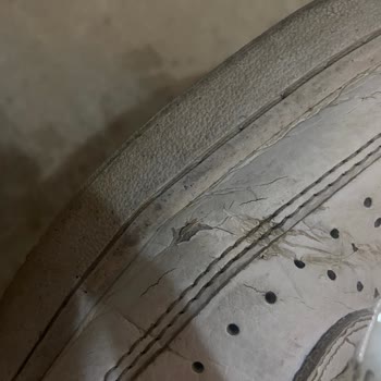 Orijinal Ayakkabının Hızla Yırtılması Şaşkınlık Yarattı