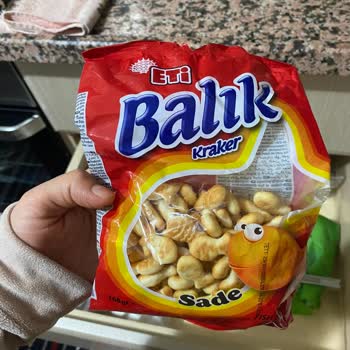 Hijyen Sorunu: Eti Balık Krakerden Kıl Çıktı