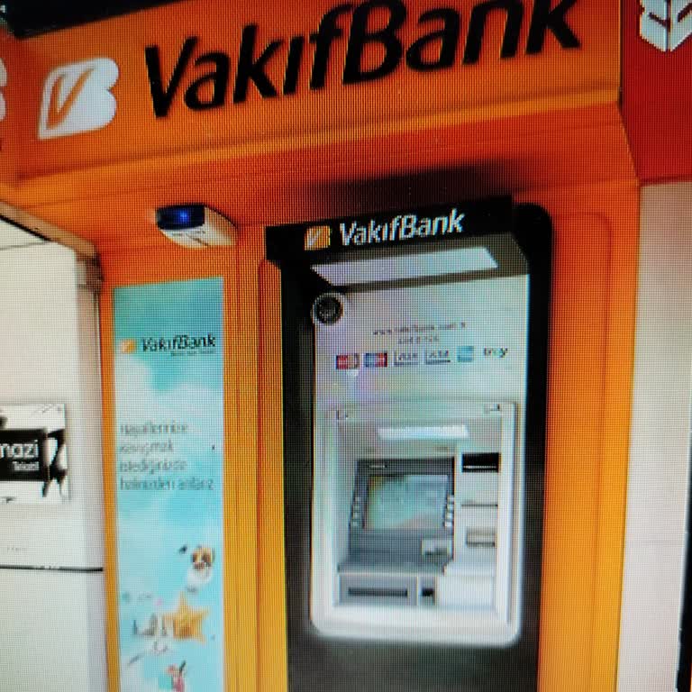 VakıfBank ATM'de Sıkışan Para Ve İlgisizlik Sorunu