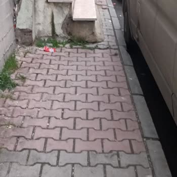 Yaya Kaldırımının İşgali: Güvenlik Ve Erişilebilirlik Sorunu