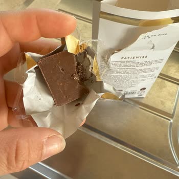 Kurtlu Çikolata Şoku: Ambalaj Hasarsız Ama İçinden Kurt Çıktı