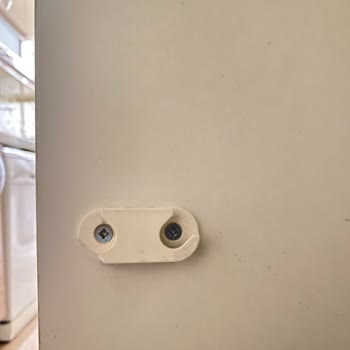 IKEA'da Menteşe Krizi: Ayakkabılık Kullanılamıyor