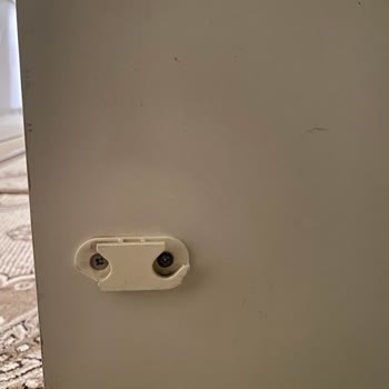 IKEA'da Menteşe Krizi: Ayakkabılık Kullanılamıyor