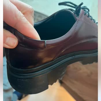 Trend. Luxurry Kısa Sürede Yırtılan Ayakkabı İçin Dönüş Sağlanmadı!