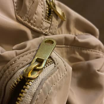 Guess Çantanın Metal Kısımları Aşındı Ve Kullanılamaz Durumda