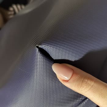 Lacoste Çantanın Hızla Aşınan Köşeleri