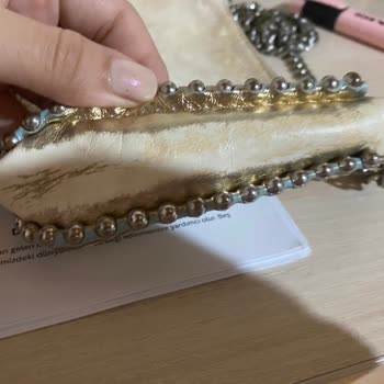 Çantamın Rengi Değişti, Yardım Bekliyorum