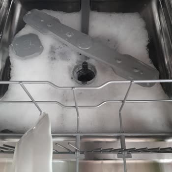 Bulaşık Makinesi Köpük Sorunu: Param Boşa Gitti!