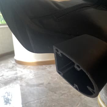 Elle Mağazasından Alınan Botların Kalitesizliği Ve Uzun İnceleme Süreci