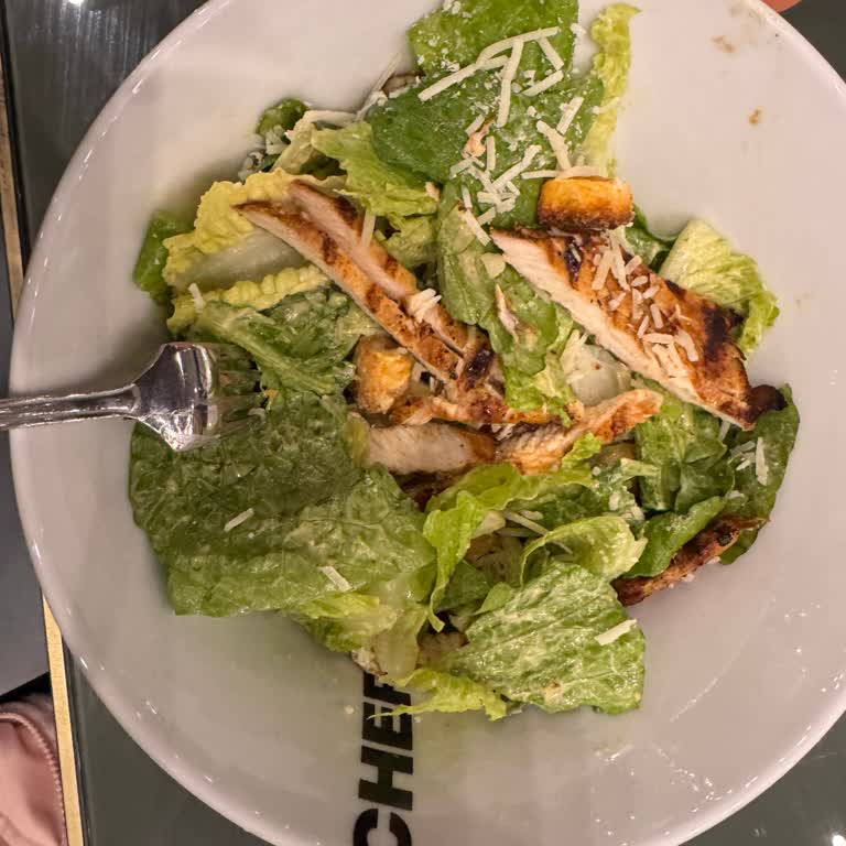 Spor Sonrası Salatada Eksik Tavuk Gramajı