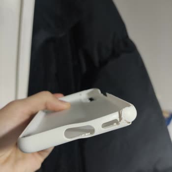 Kalitesiz Kılıf: Samsung Galaxy S21 FE İçin Hayal Kırıklığı