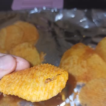 Ruffles Gece Yarısı Cips Keyfi Böcekle Kabusa Döndü