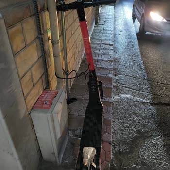 Scooter Park Etme Sorunu: Kaldırımlar Ve Araçlar Tehlikede!