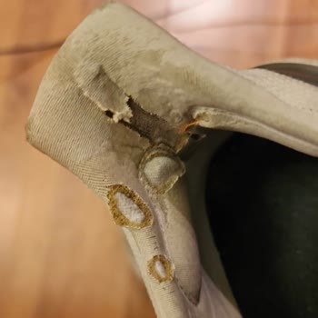 Adidas Ultraboost Ayakkabıda Kalitesiz Malzeme Sorunu