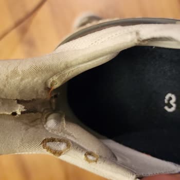 Adidas Ultraboost Ayakkabıda Kalitesiz Malzeme Sorunu