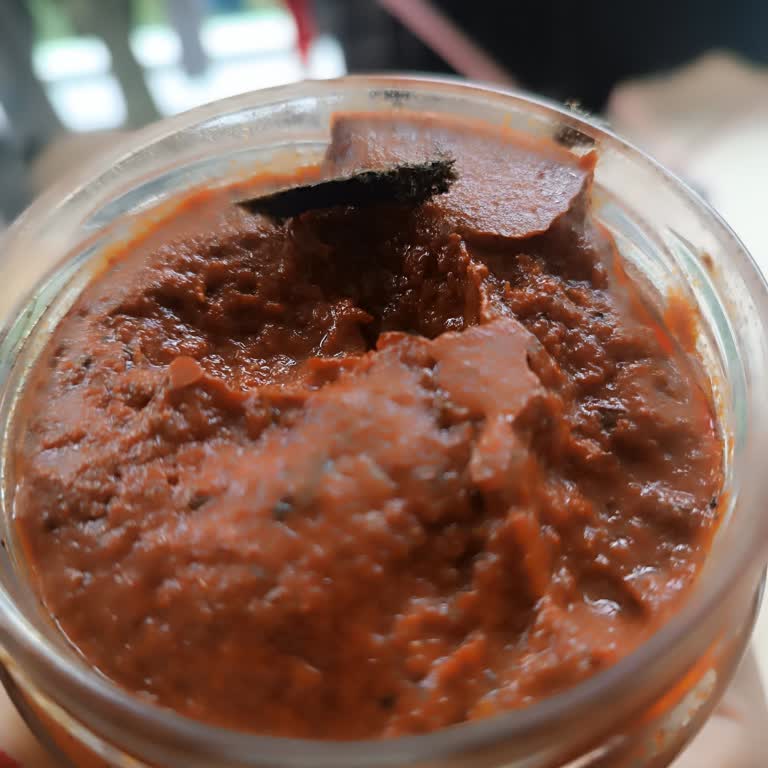 Kahvaltılık Sosun İçinden Çıkan Yabancı Nesne