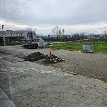 Kartepe'de Tehlike Saçan Kazı Çalışması
