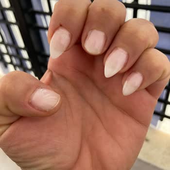 Hez2 Güzellik Ve Yaşam Yaptırdığım Tırnağın 1 Tanesi 2 Saat Sonra Kırıldı