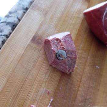 Köfteci Yusuf'tan Gelen Tehlikeli Sürpriz: Metal Parçalı Sucuk